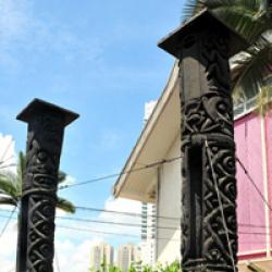Kelirieng (Burial Poles)