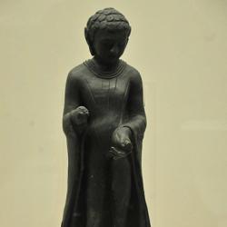 Patung Buddha Berdiri